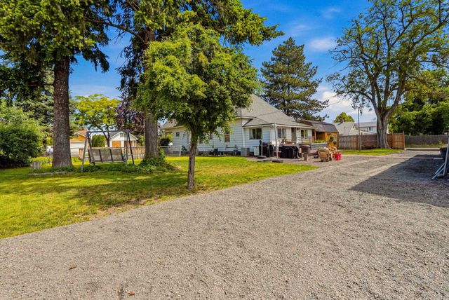 2526 E Boone Ave, Spokane, WA 99202