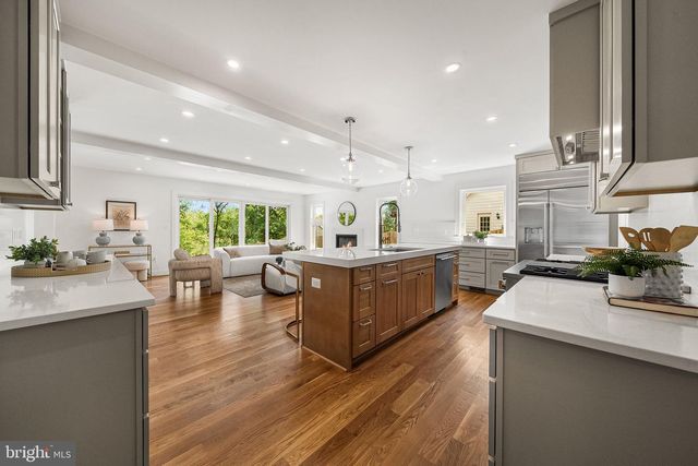 3175 WOODLAND LN, Alexandria, VA 22309