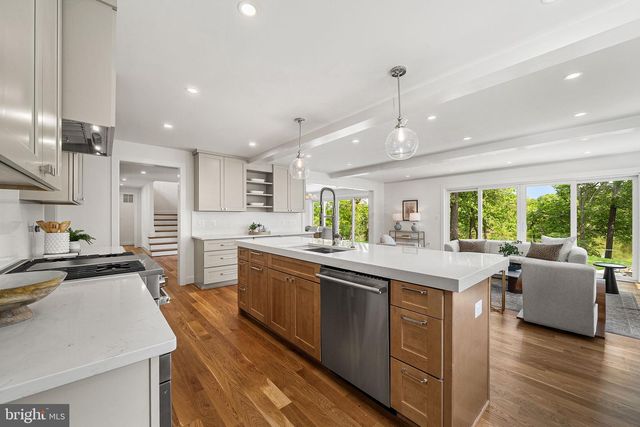 3175 WOODLAND LN, Alexandria, VA 22309