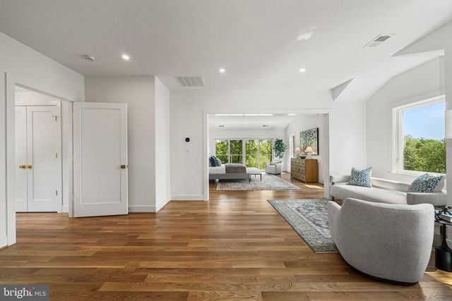 3175 WOODLAND LN, Alexandria, VA 22309