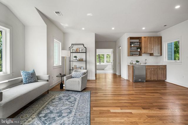 3175 WOODLAND LN, Alexandria, VA 22309