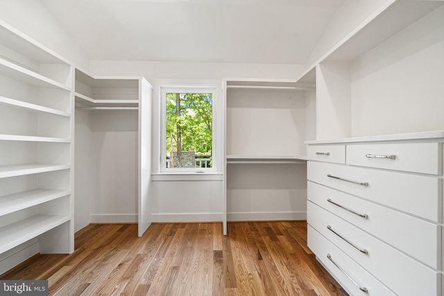 3175 WOODLAND LN, Alexandria, VA 22309