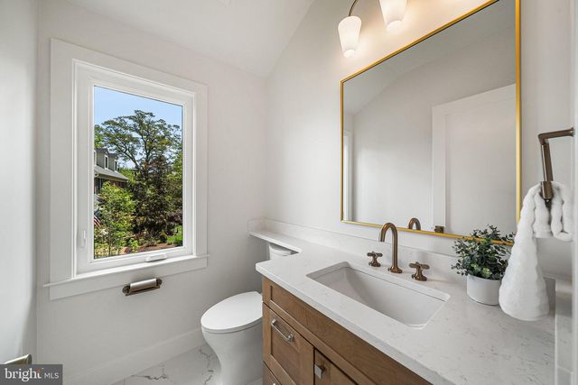 3175 WOODLAND LN, Alexandria, VA 22309