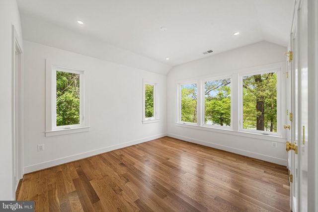 3175 WOODLAND LN, Alexandria, VA 22309