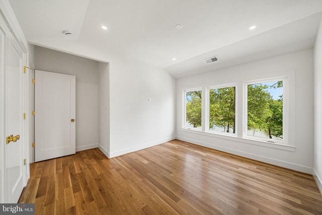 3175 WOODLAND LN, Alexandria, VA 22309