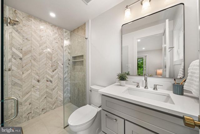 3175 WOODLAND LN, Alexandria, VA 22309