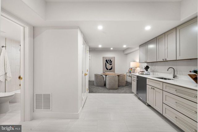 3175 WOODLAND LN, Alexandria, VA 22309