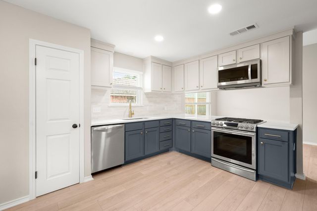 2113 Rosemary LN, Round Rock, TX 78664