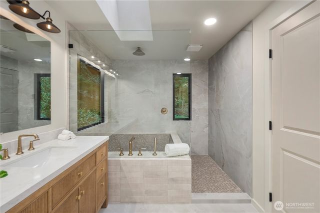 1311 SW Lake Roesiger Road, Snohomish, WA 98290