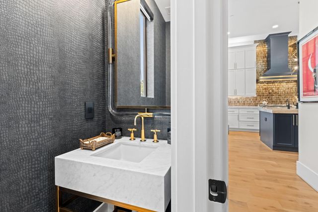 611 N Live Oak Street, Houston, TX 77003