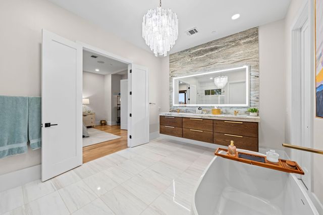 611 N Live Oak Street, Houston, TX 77003