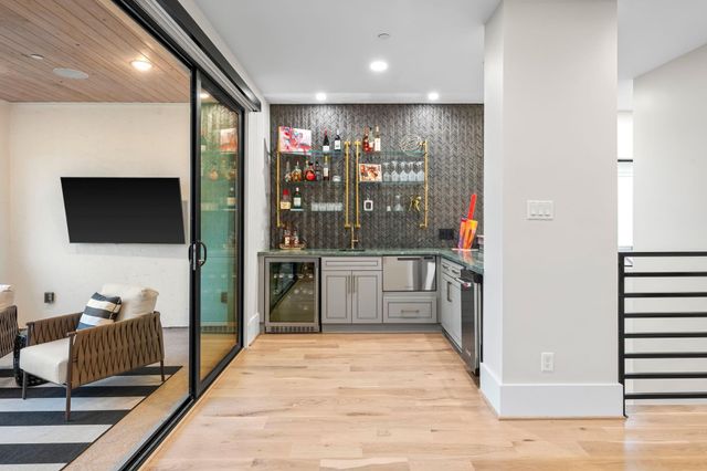 611 N Live Oak Street, Houston, TX 77003