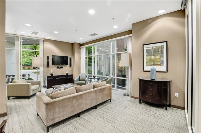 2626 Peachtree Road NW 606, Atlanta, GA 30305