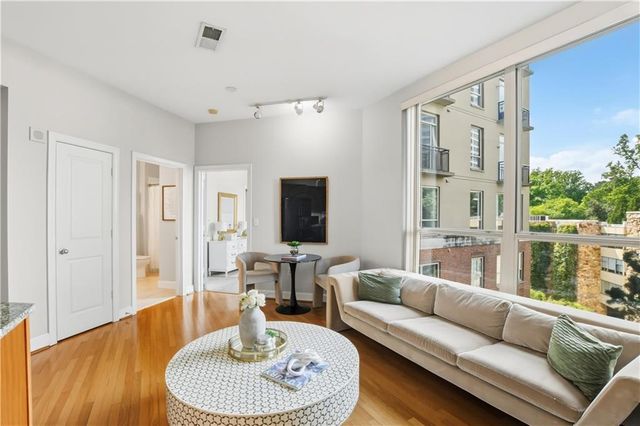 2626 Peachtree Road NW 606, Atlanta, GA 30305