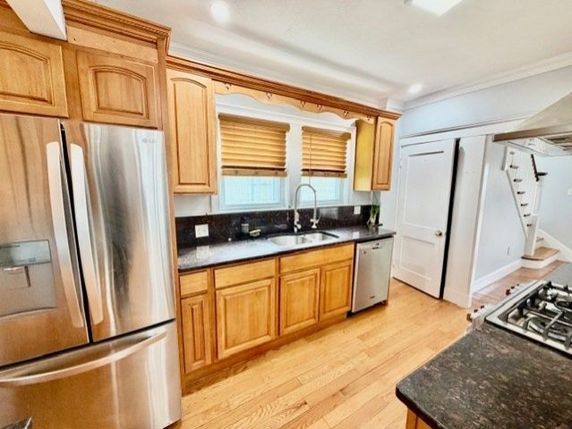 64 Robertson 64, Quincy, MA 02169