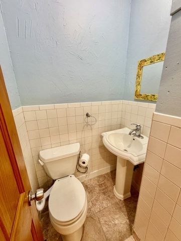 64 Robertson 64, Quincy, MA 02169