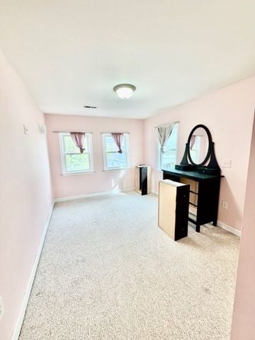 64 Robertson 64, Quincy, MA 02169