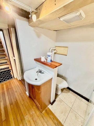 64 Robertson 64, Quincy, MA 02169
