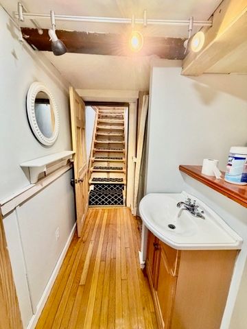 64 Robertson 64, Quincy, MA 02169