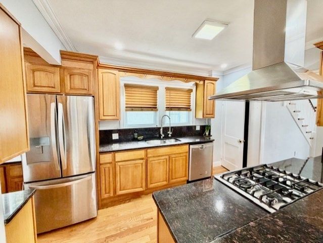 64 Robertson 64, Quincy, MA 02169