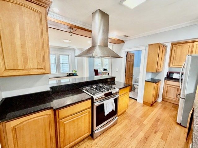 64 Robertson 64, Quincy, MA 02169