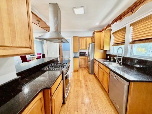 64 Robertson 64, Quincy, MA 02169