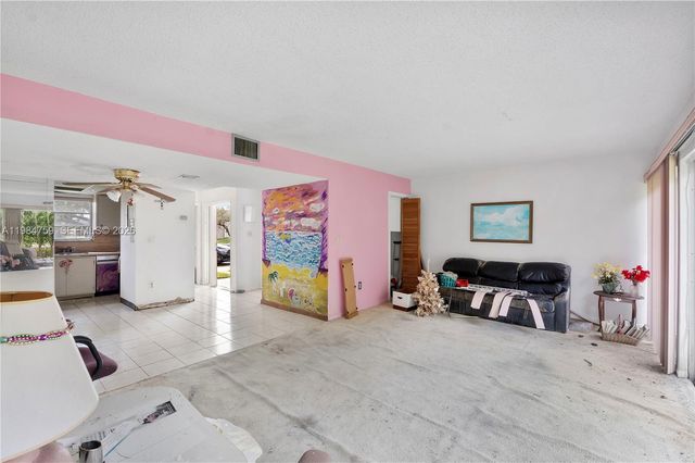 8133 Lagos De Campo Boulevard J1, Tamarac, FL 33321
