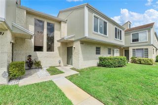 8133 Lagos De Campo Boulevard J1, Tamarac, FL 33321