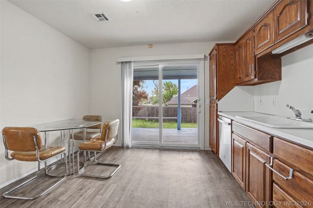 5117 S Spruce Drive, Sand Springs, OK 74063