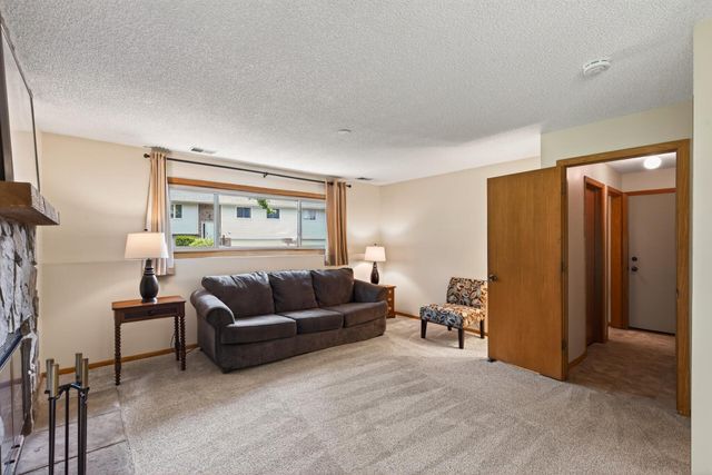 4604 Rosewood Lane N, Plymouth, MN 55442