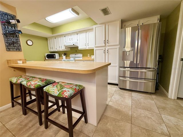 7120 COGNAC DRIVE 1, New Port Richey, FL 34653