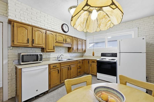 35 Rimmon Ave, Springfield, MA 01107