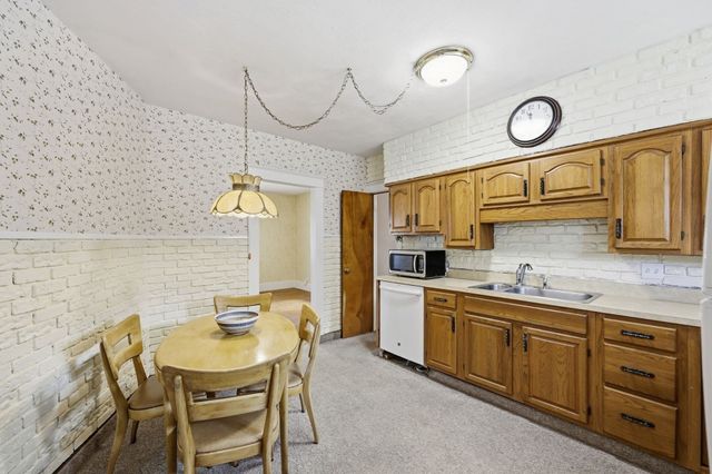 35 Rimmon Ave, Springfield, MA 01107