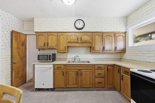 35 Rimmon Ave, Springfield, MA 01107