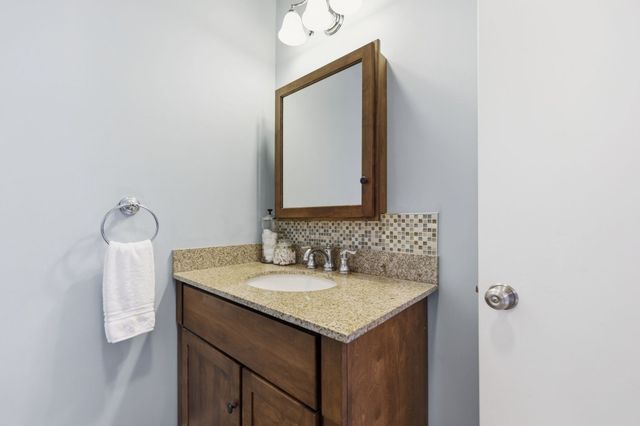 35 Rimmon Ave, Springfield, MA 01107