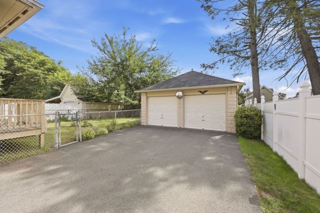 35 Rimmon Ave, Springfield, MA 01107
