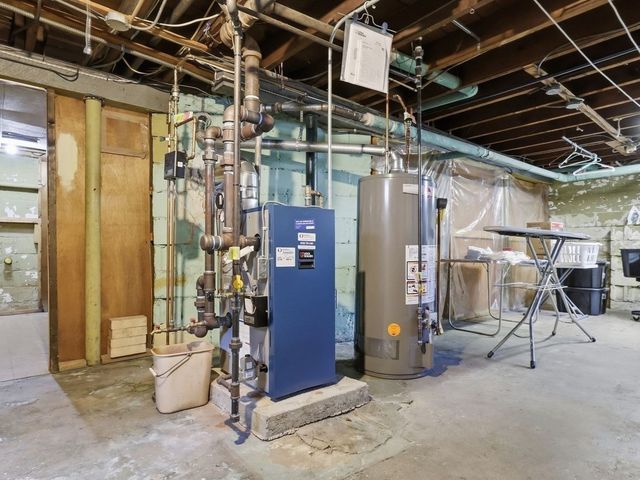 35 Rimmon Ave, Springfield, MA 01107