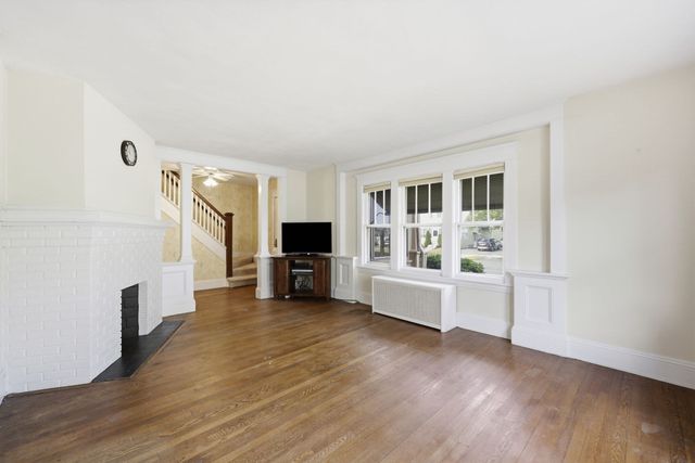 35 Rimmon Ave, Springfield, MA 01107