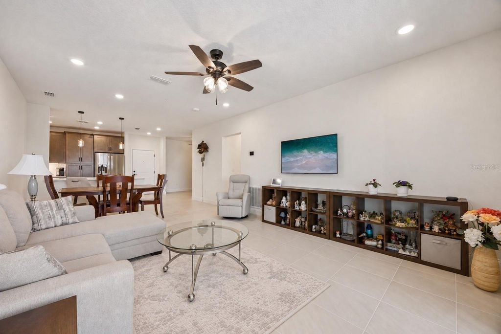 Image 22 of property listing at 7545 LAUREATE BOULEVARD 7201, Orlando, FL 32827