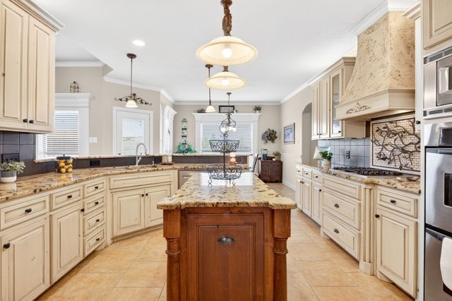 7233 Granville Drive, Mansfield, TX 76063
