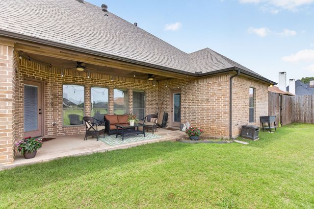 7233 Granville Drive, Mansfield, TX 76063