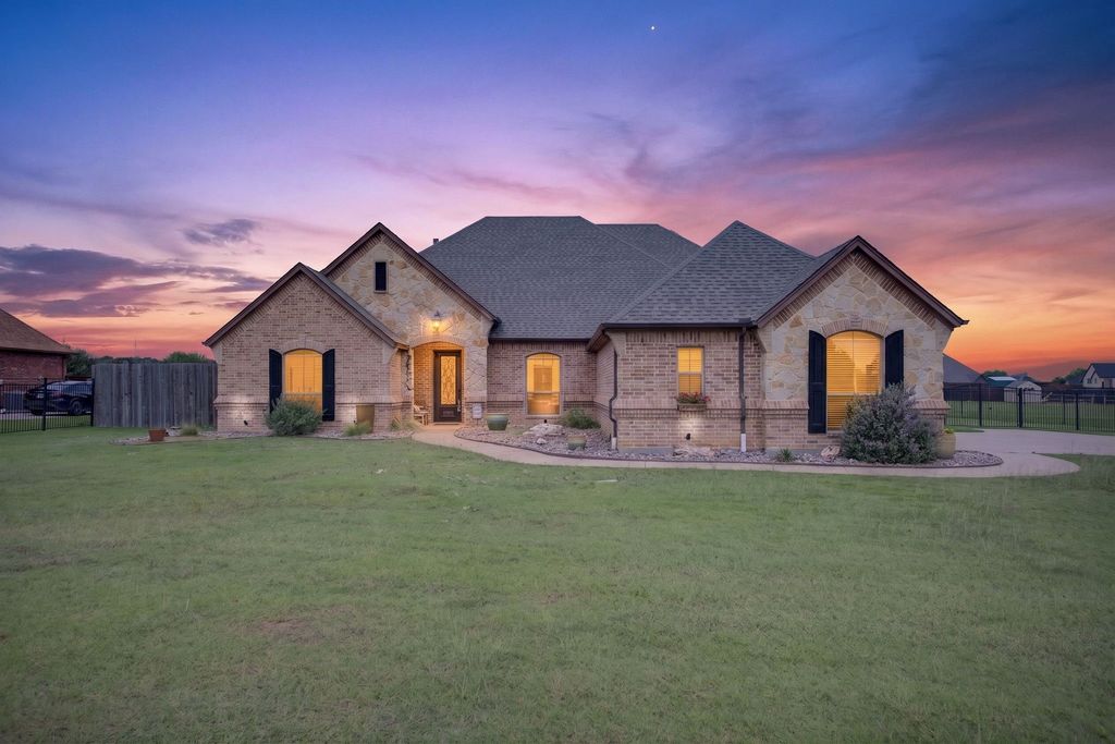 7233 Granville Drive, Mansfield, TX 76063