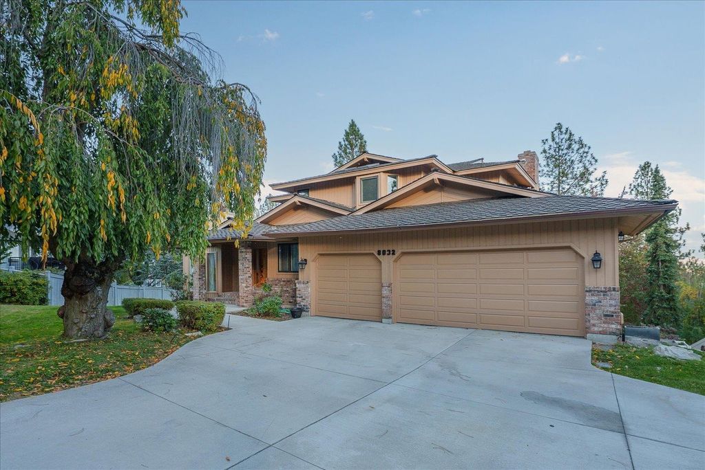 8032 E Woodview Dr, Spokane, WA 99212 photo 2