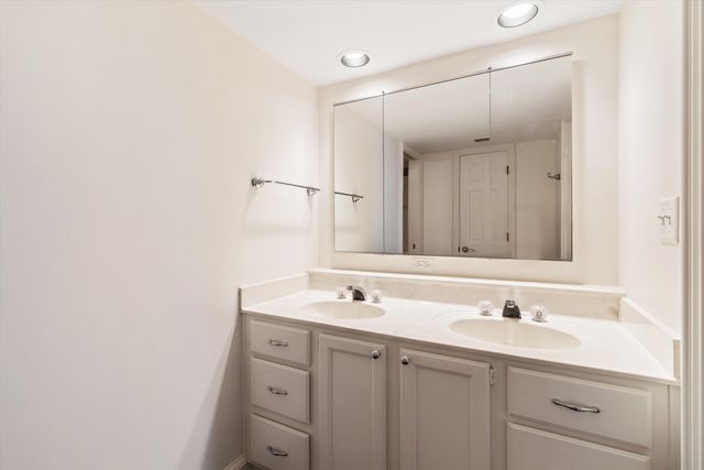 200 Wagner Pl Apt 1407 1408, Memphis, TN 38103