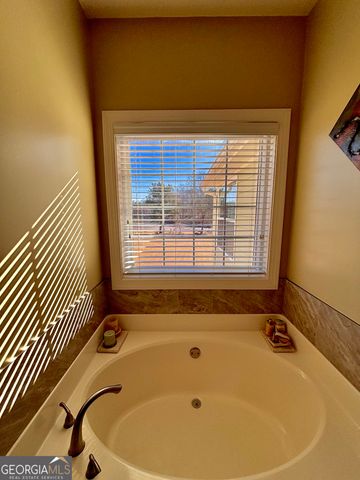 932 Cruce Lake Drive, Hoschton, GA 30548