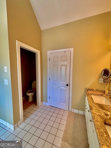932 Cruce Lake Drive, Hoschton, GA 30548