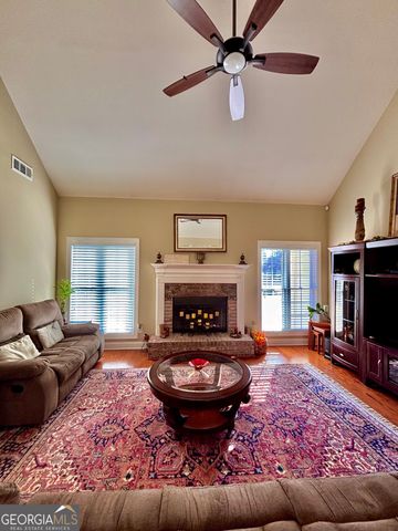 932 Cruce Lake Drive, Hoschton, GA 30548