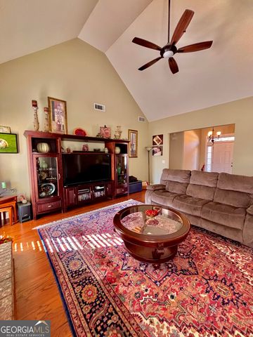 932 Cruce Lake Drive, Hoschton, GA 30548