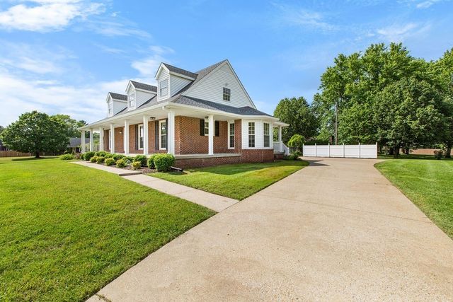 754 Veterans Pkwy, Murfreesboro, TN 37128