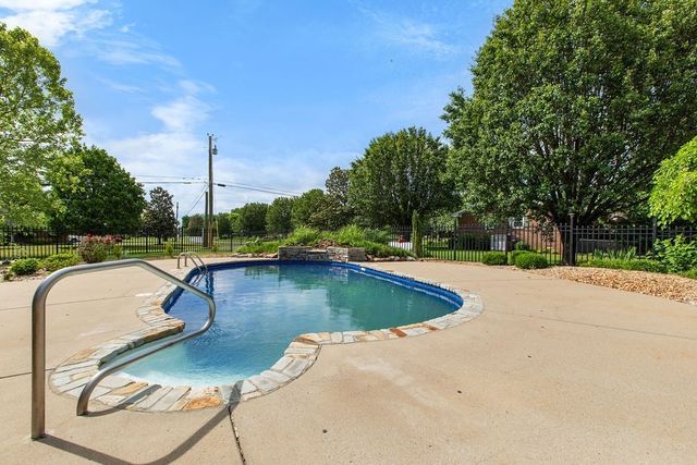 754 Veterans Pkwy, Murfreesboro, TN 37128